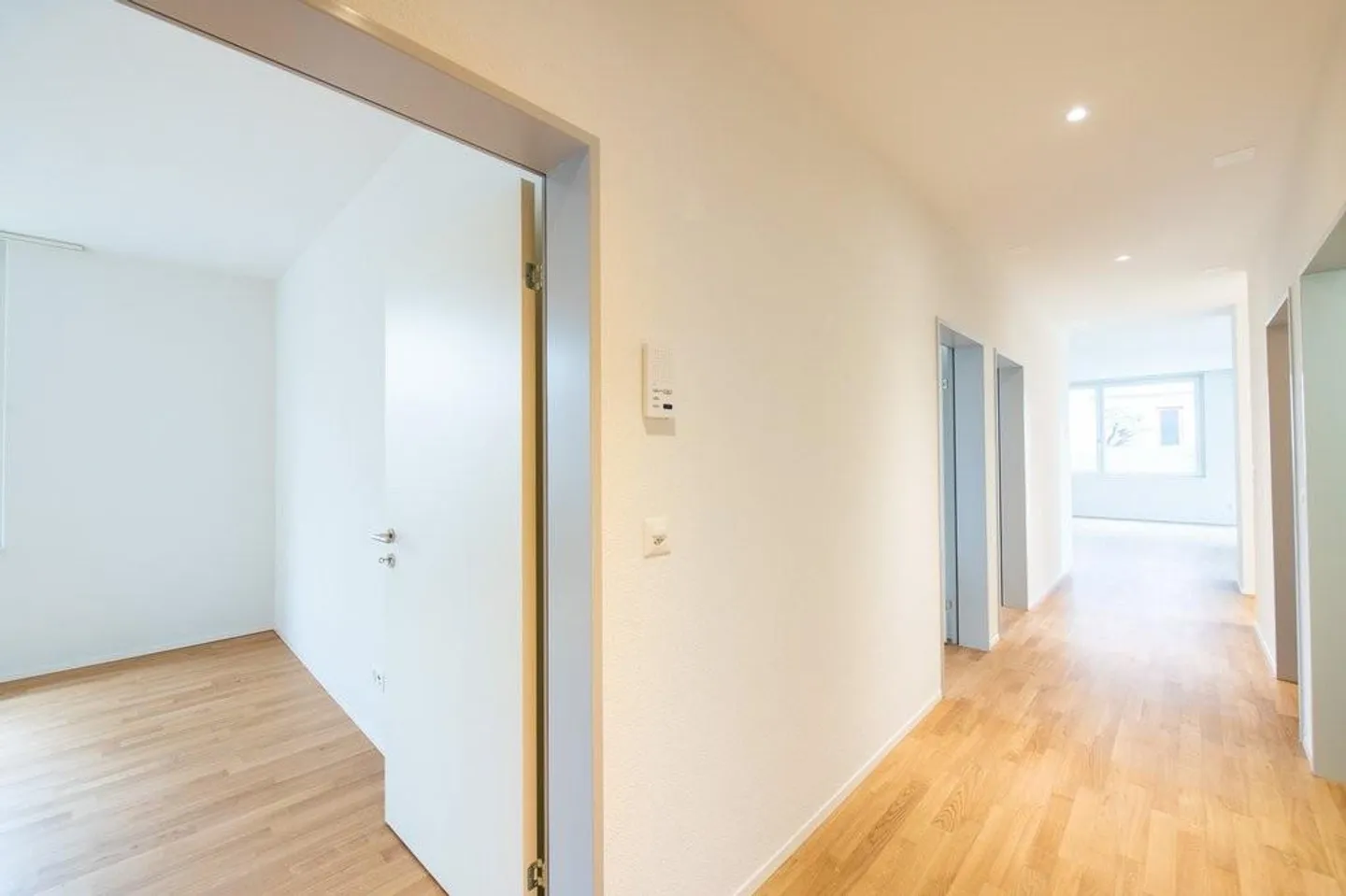 Modern, bright apartment in a family-friendly location - Photo 6 of 8