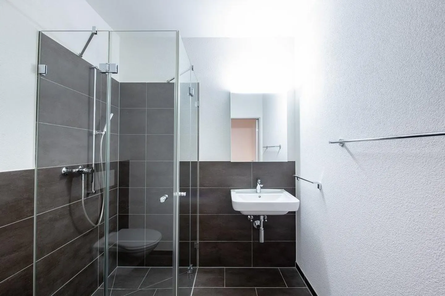 Modern, bright apartment in a family-friendly location - Photo 8 of 8