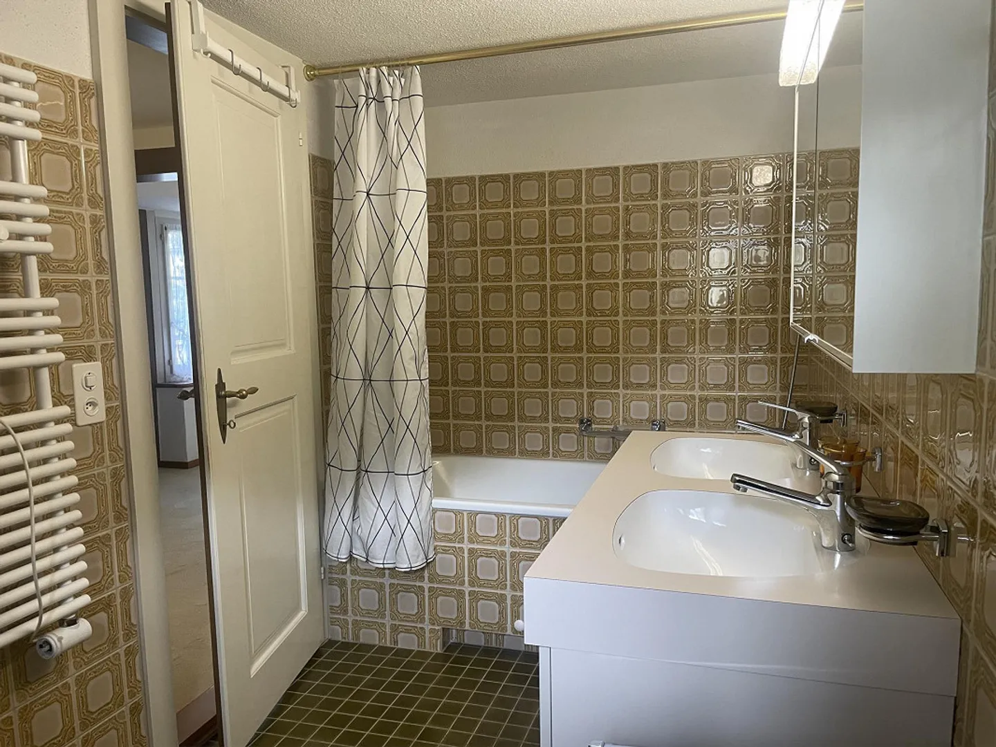 Grosszügige 4,5-Zimmer in historischen Haus, ruhig gelegen - Foto 10 von 23