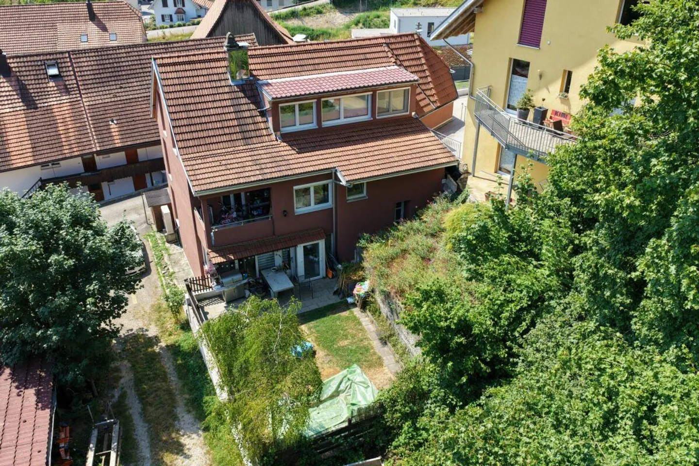 APPARTEMENT SPACIEUX DE 4,5 PIÈCES DANS UN EMPLACEMENT RECHERCHÉ ET CALME - Photo 2 sur 17