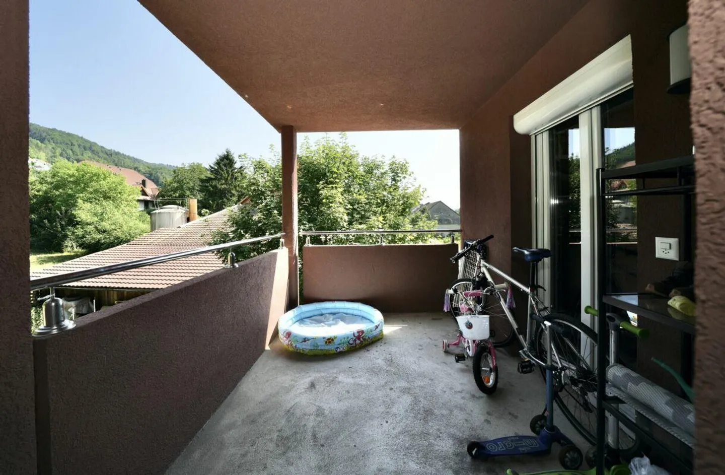 APPARTEMENT SPACIEUX DE 4,5 PIÈCES DANS UN EMPLACEMENT RECHERCHÉ ET CALME - Photo 7 sur 17