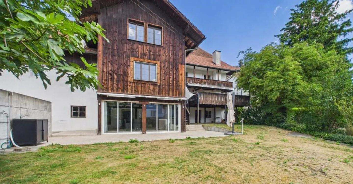Historisches 8.5-Zimmer-Bauernhaus mit Charme, Pferdestall und grossem Garten in Attiswil - Foto 5 von 13