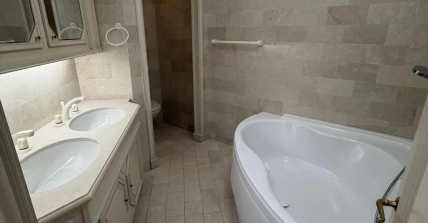 Exceptional duplex for rent? Old Town of Geneva - Photo 11 of 11