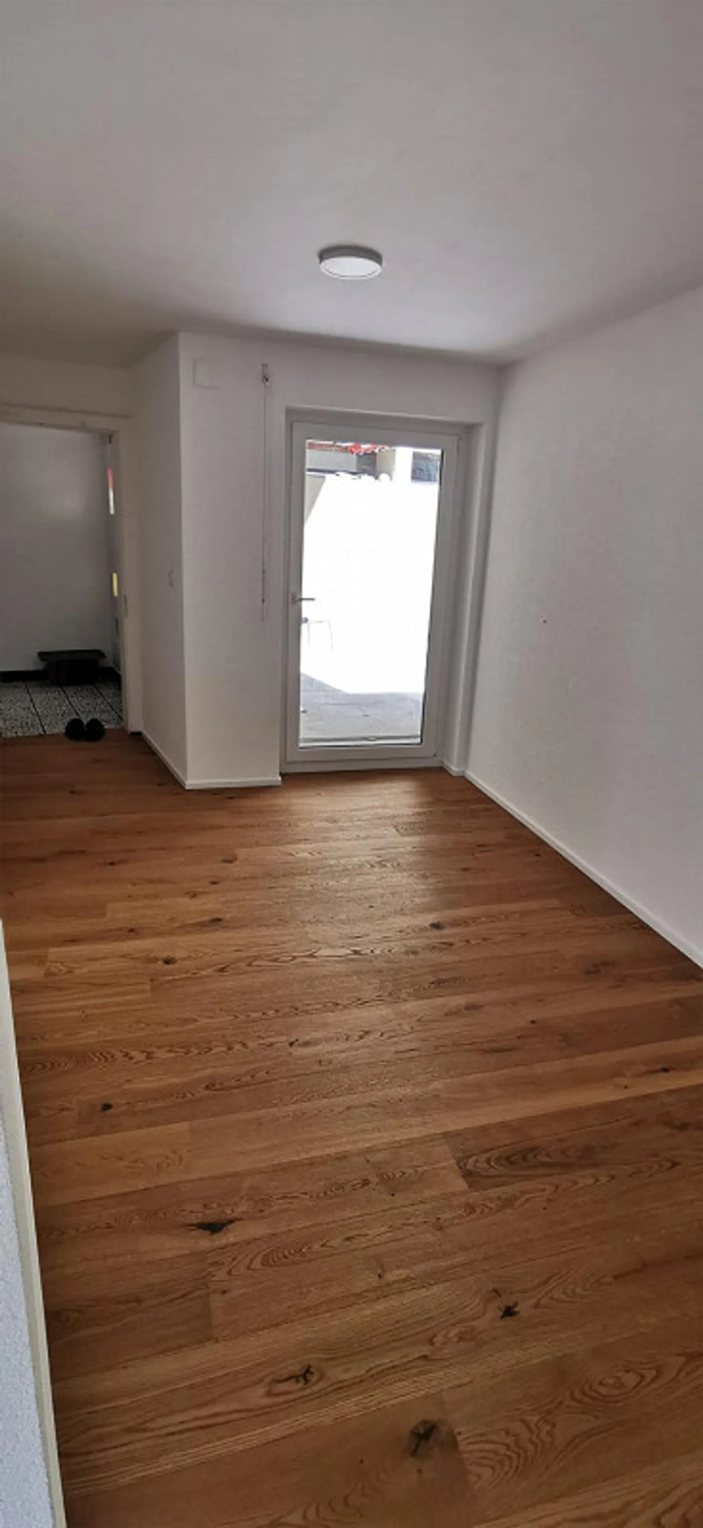 Ampio appartamento di 5,5 stanze con camino e grande garage doppio a Brig, a 5 min dalla stazione - Foto 5 di 12