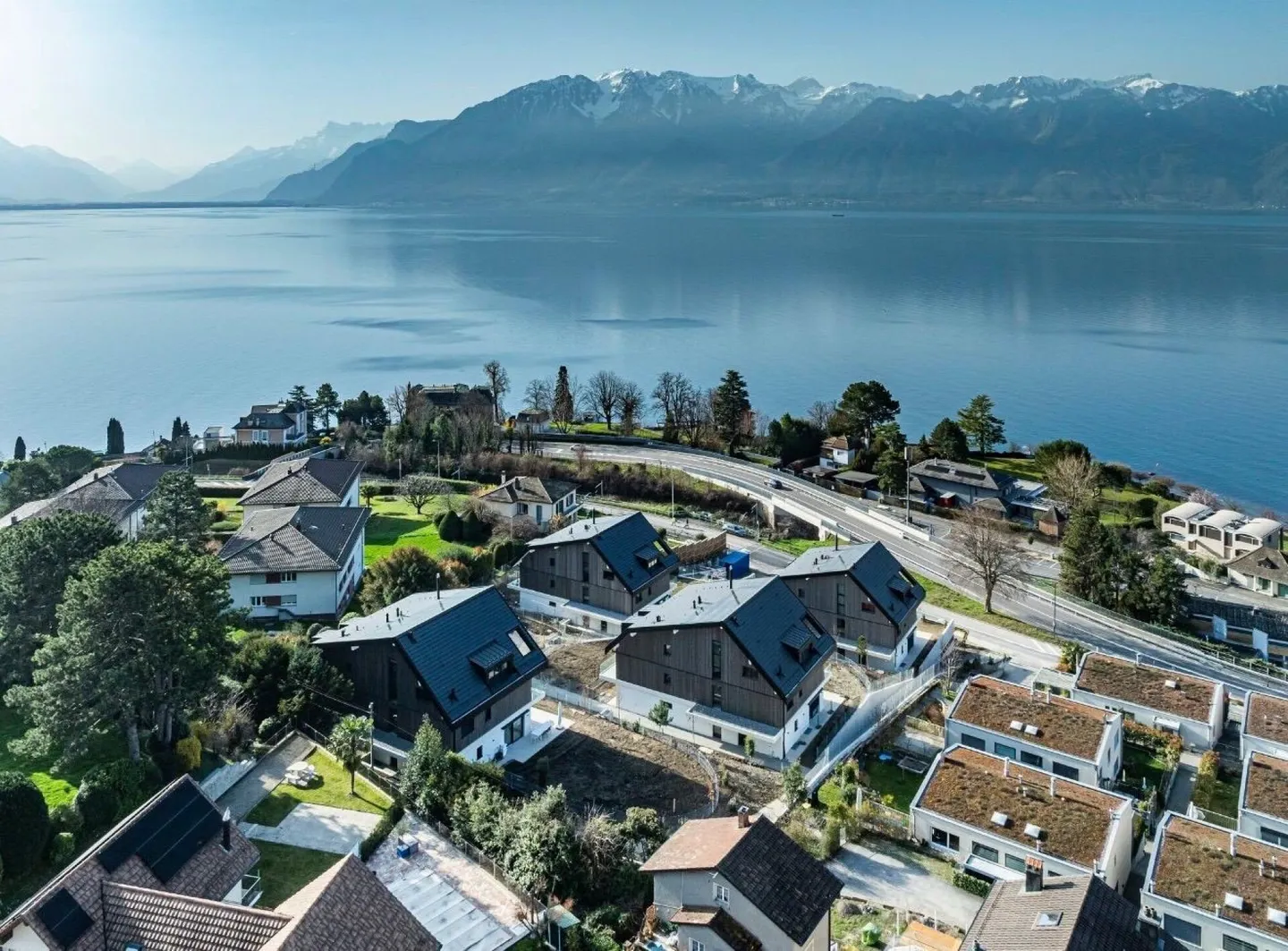 Attique contemporain avec vue lac - Photo 3 sur 13