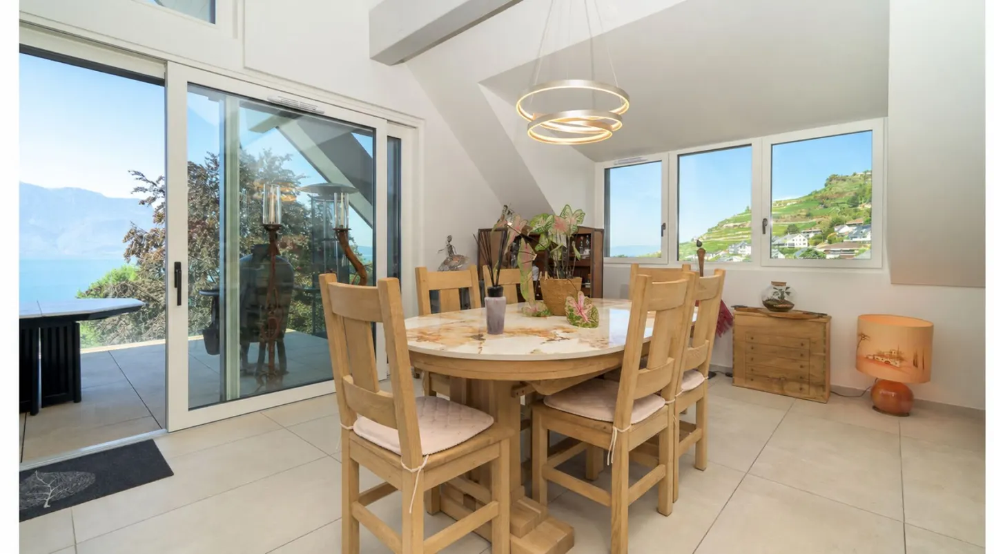 Attique contemporain avec vue lac - Photo 10 sur 13