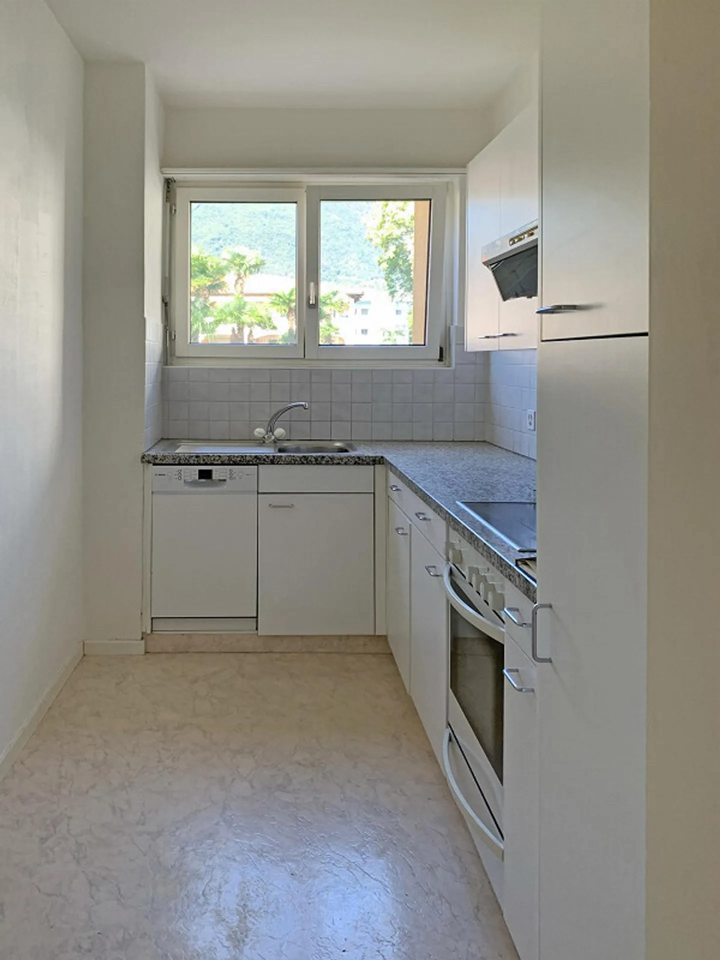 ASCONA, Wir vermieten eine 3½-Zimmer-Wohnung - Foto 2 von 8