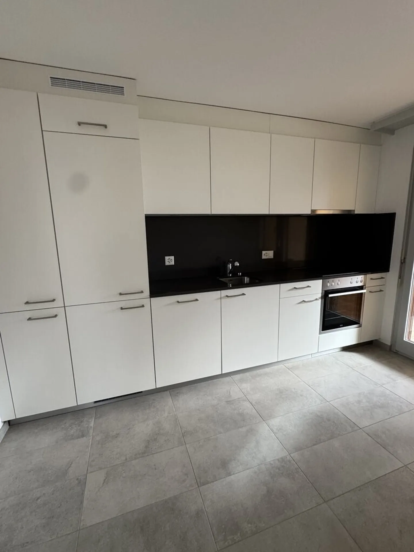 Bright 3.5-room apartment in a strategic location - Photo 3 of 9