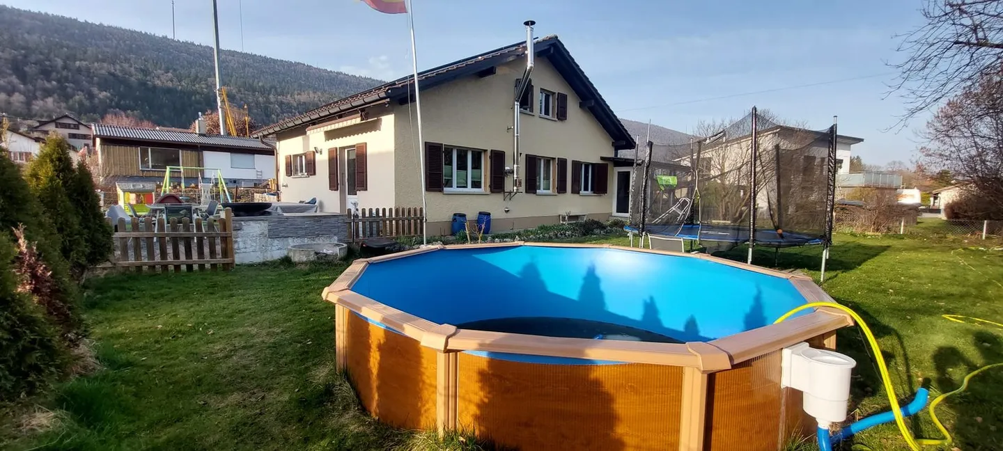 Casa con spa, sauna, piscina, stazione di ricarica per auto elettriche, 36 pannelli fotovoltaici - Foto 1 di 31