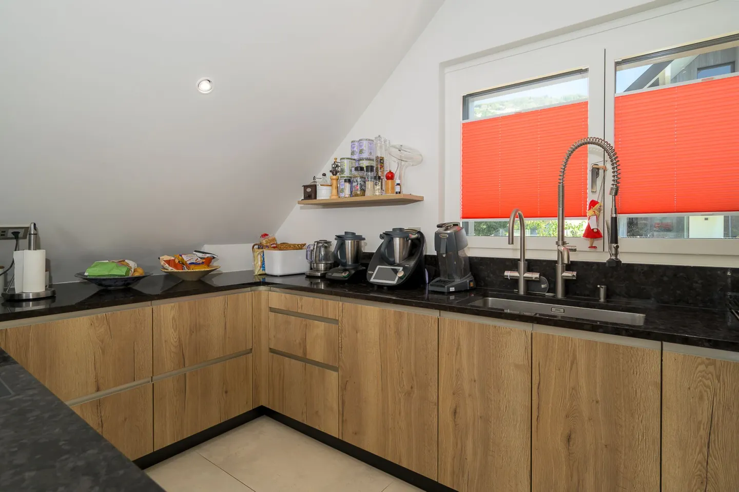 Attique contemporain avec vue lac - Photo 12 sur 13