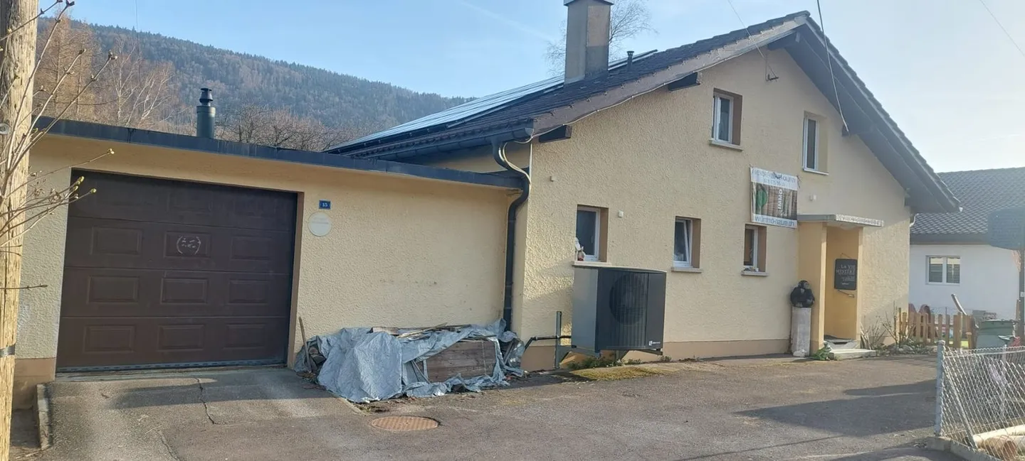 Casa con spa, sauna, piscina, stazione di ricarica per auto elettriche, 36 pannelli fotovoltaici - Foto 5 di 31