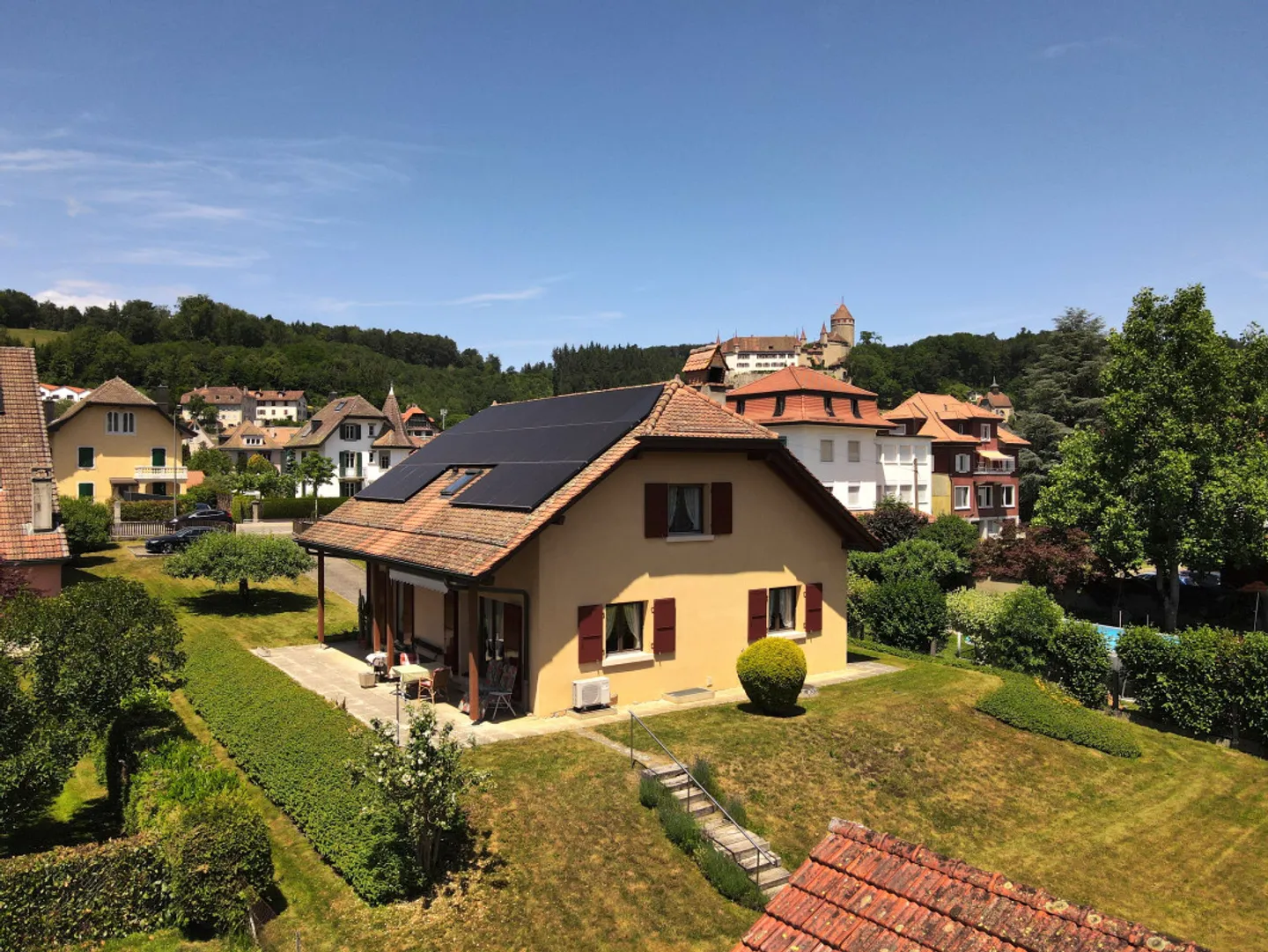 Detached 6.5 room villa with large garden of 1,618 m2 - Photo 1 of 10