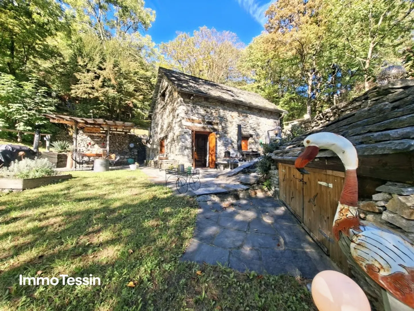 Enchanting Rustico in a unique natural idyll and privacy in the midst of greenery with a huge property and Topolino - Photo 1 of 13