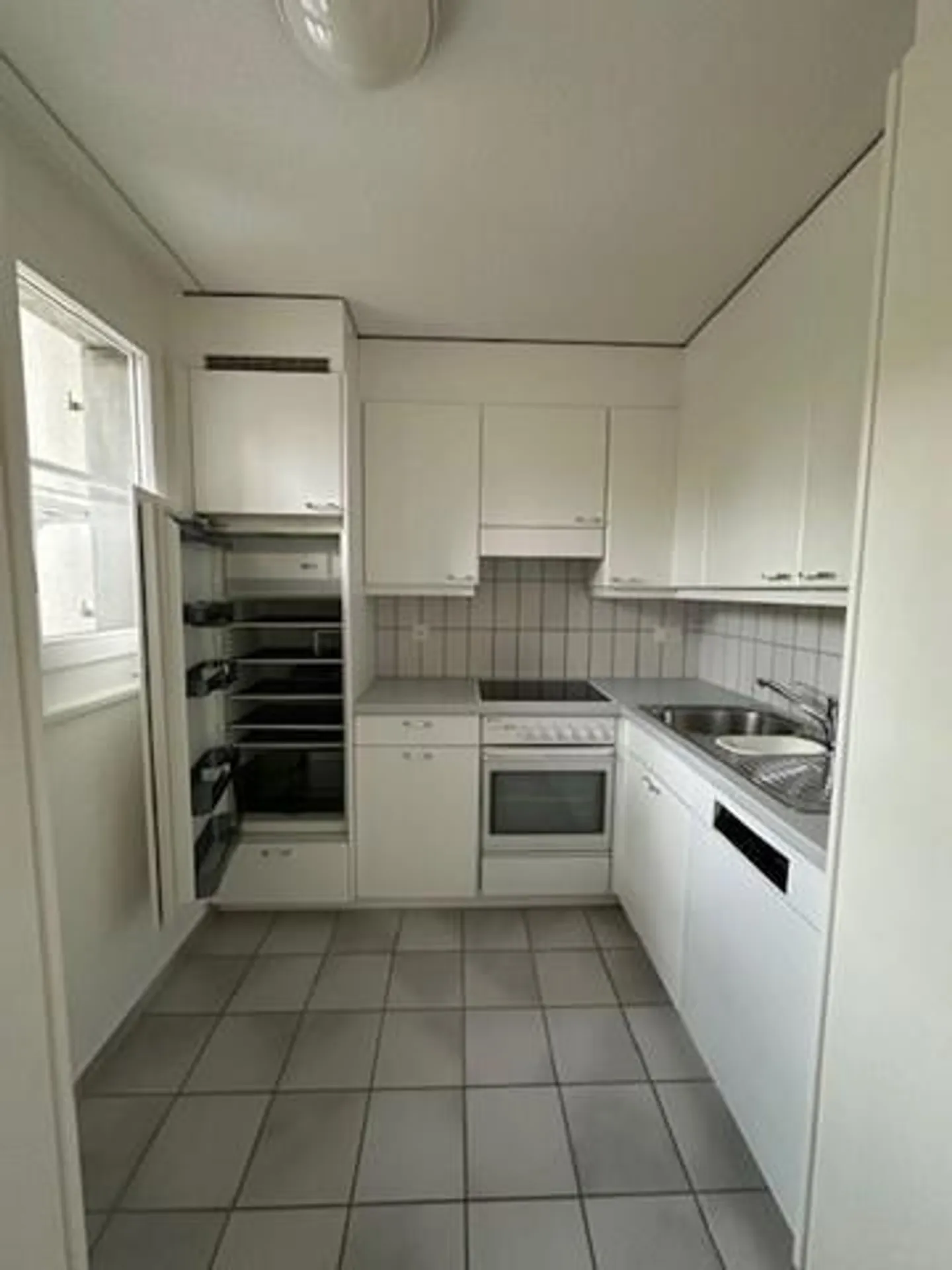 Charming 3.5-Room Apartment - Photo 2 of 8