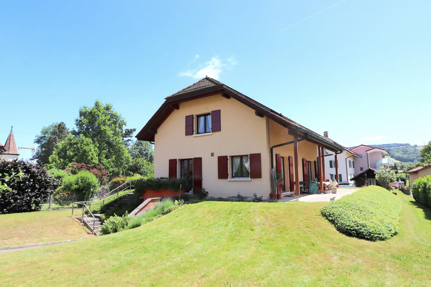 Detached 6.5 room villa with large garden of 1,618 m2 - Photo 2 of 10
