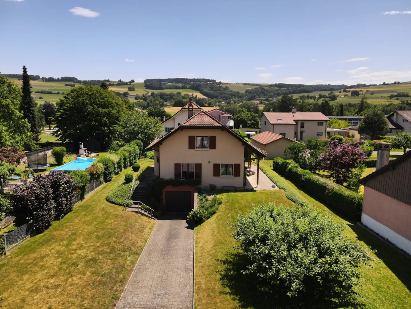 Detached 6.5 room villa with large garden of 1,618 m2 - Photo 3 of 10