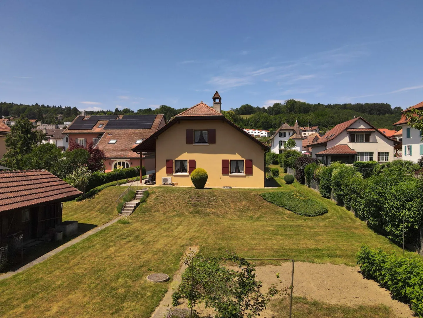 Detached 6.5 room villa with large garden of 1,618 m2 - Photo 4 of 10