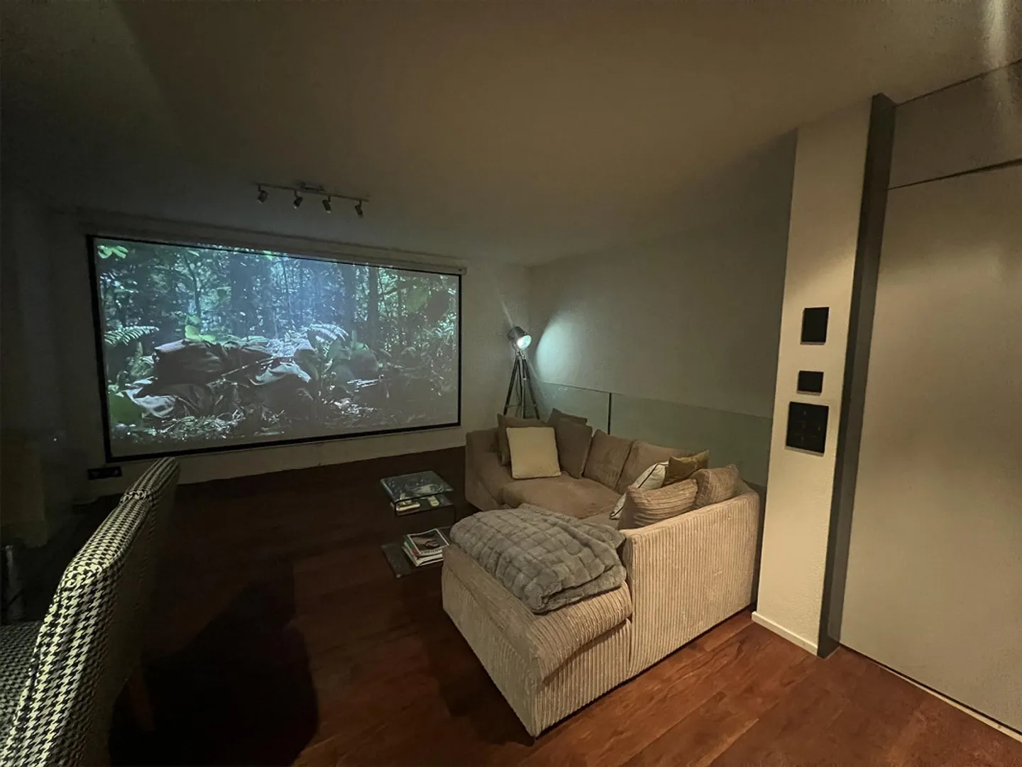 stupendo appartamento di 2,5 stanze COMPLETAMENTE ARREDATO situato ad Altendorf SZ - Foto 3 di 10