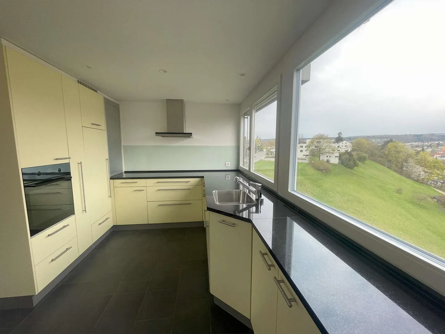 Appartement 4.5 pièces ensoleillé - Photo 3 sur 20