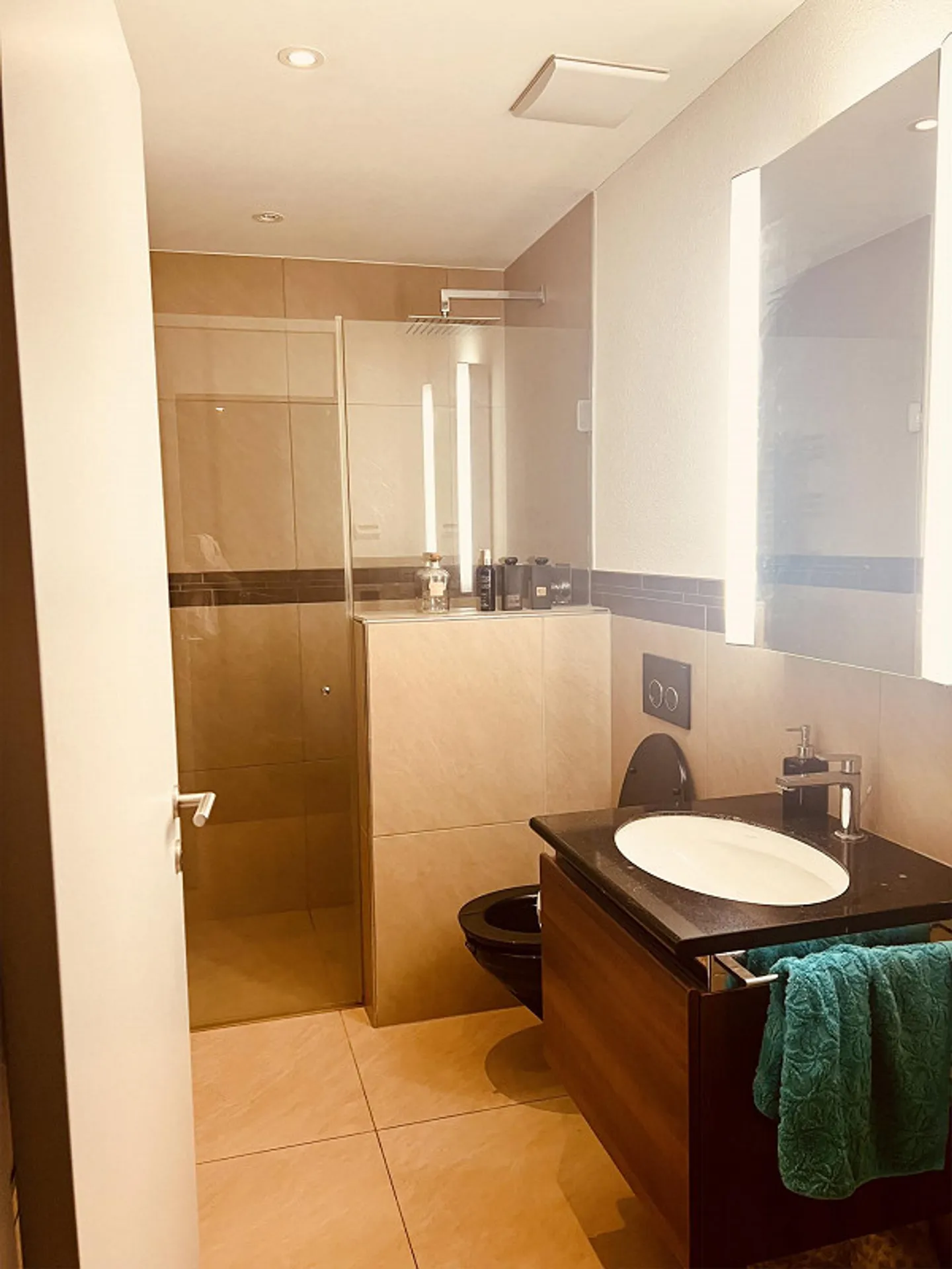 stupendo appartamento di 2,5 stanze COMPLETAMENTE ARREDATO situato ad Altendorf SZ - Foto 7 di 10