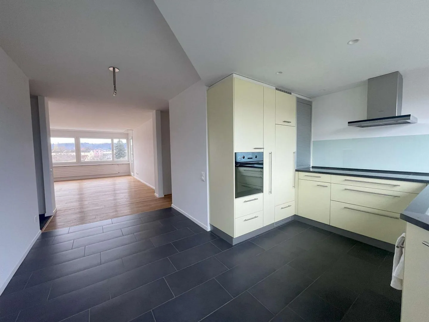 Appartement 4.5 pièces ensoleillé - Photo 2 sur 20