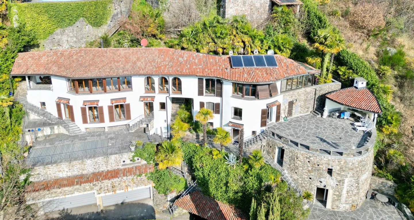 2 Ville Gemelle in Stile Rustico con Magnifica Vista Lago di Lugano - Foto 2 di 25