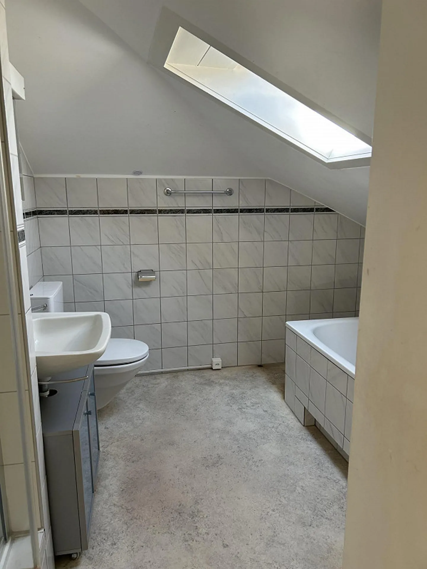 3 1/2 Room Attic Apartment - Photo 5 of 10