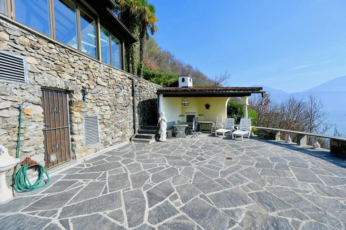 2 Ville Gemelle in Stile Rustico con Magnifica Vista Lago di Lugano - Foto 15 di 25
