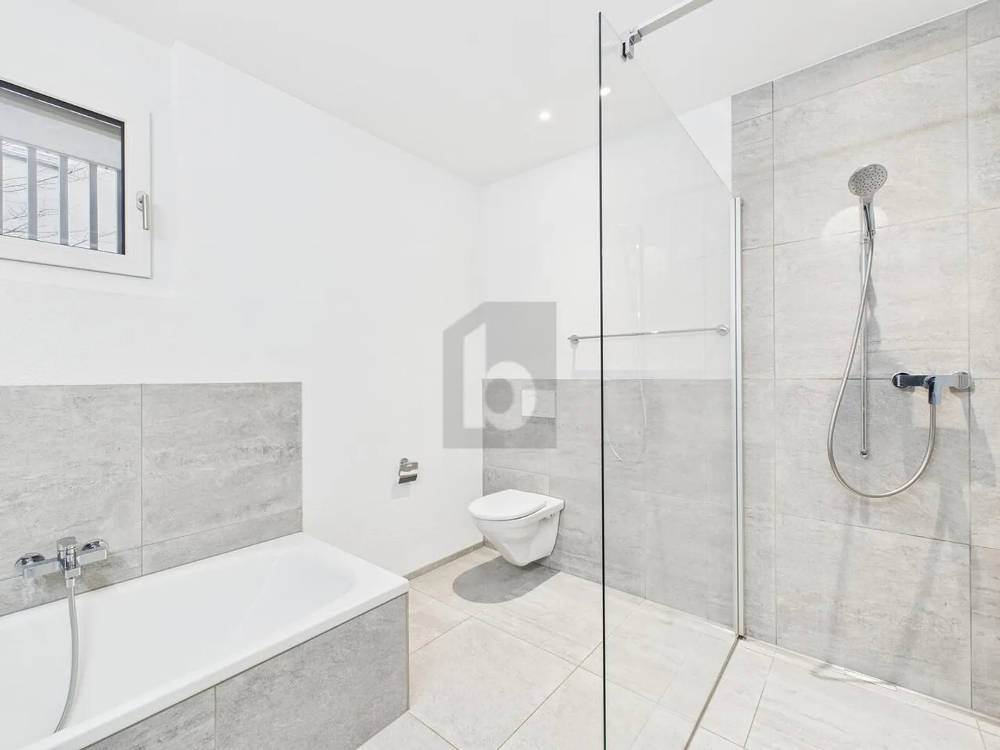 ATTRACTIVE AND MODERN - Photo 5 of 6