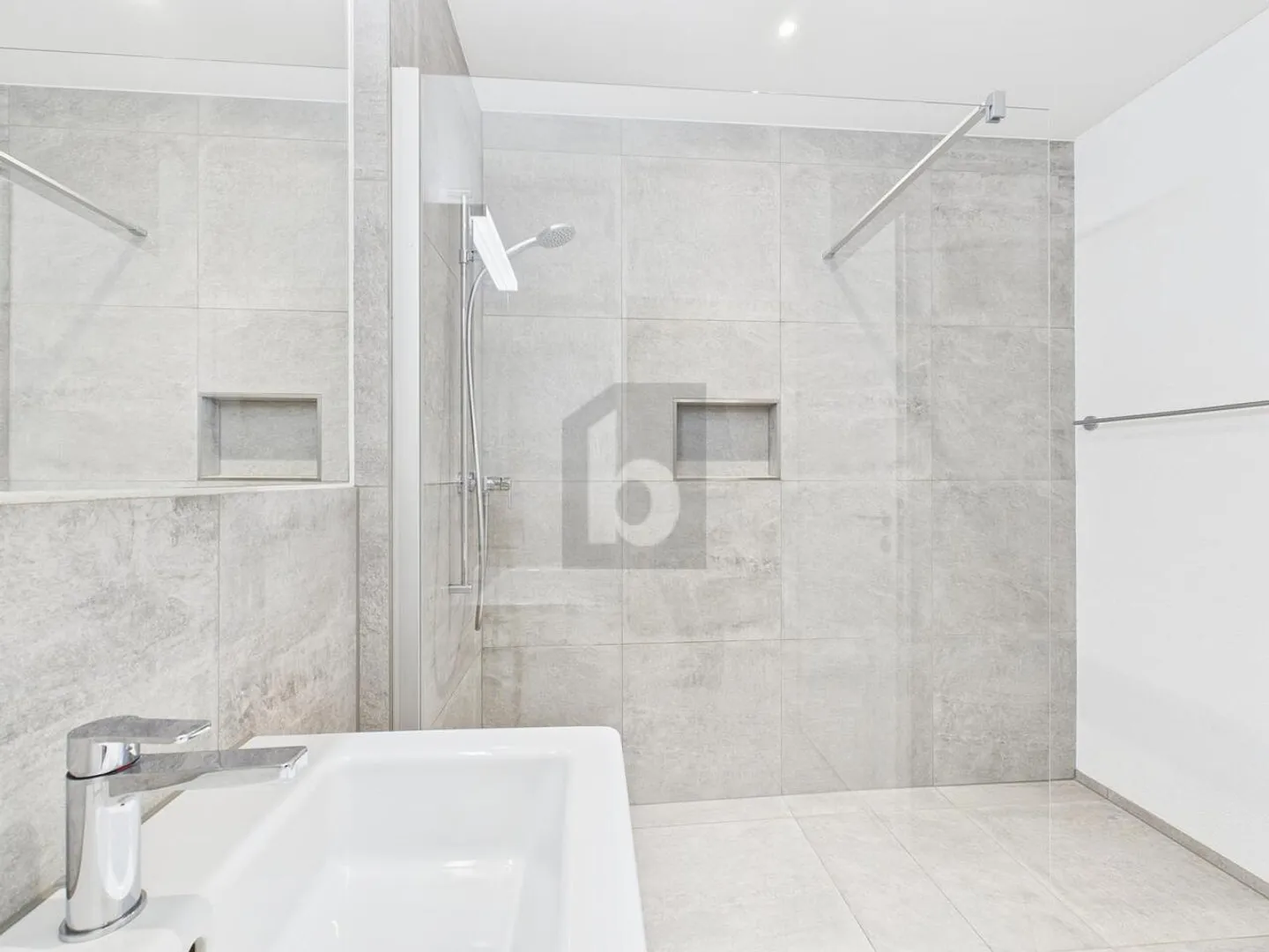 ATTRACTIVE AND MODERN - Photo 2 of 6