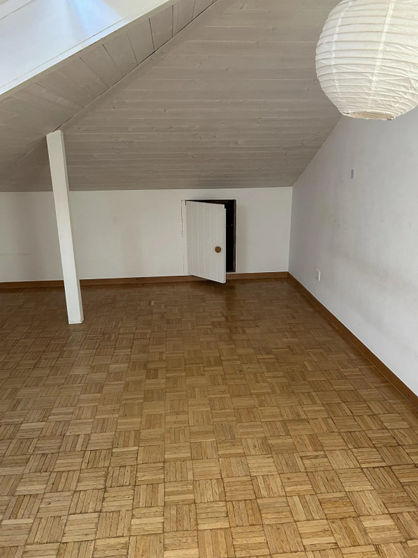 3 1/2 Room Attic Apartment - Photo 7 of 10