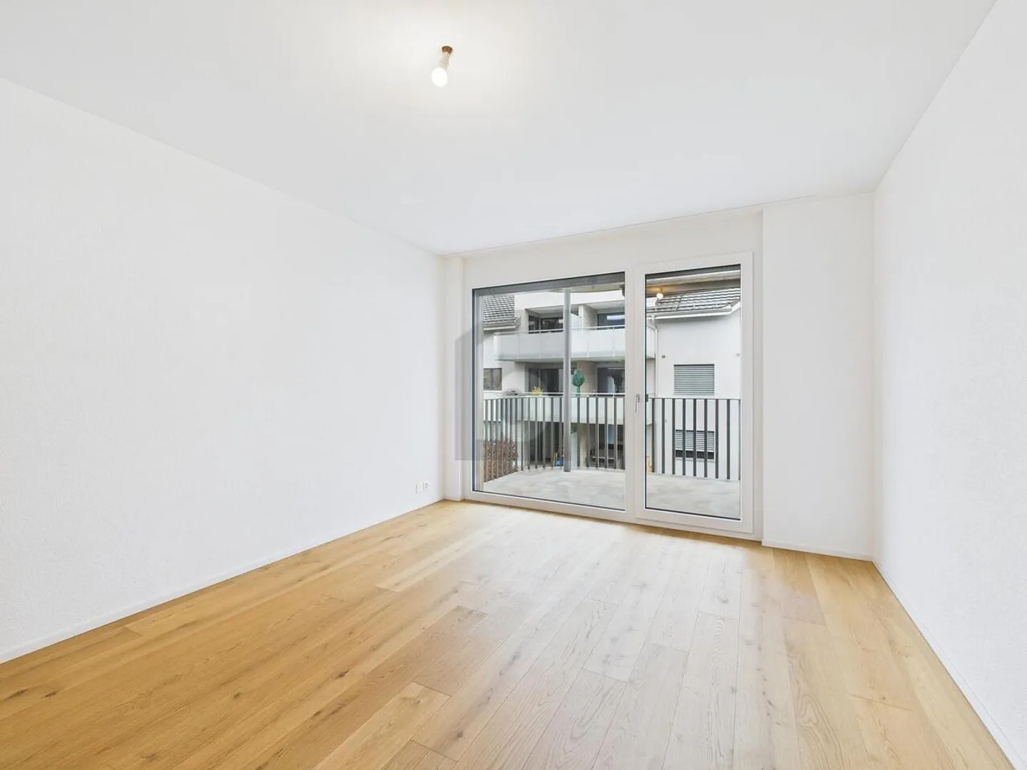 ATTRACTIVE AND MODERN - Photo 4 of 6