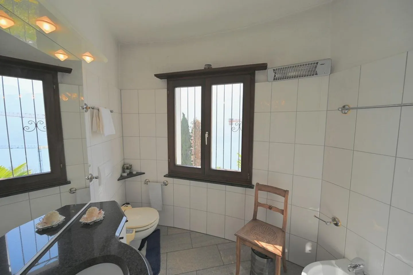 2 Ville Gemelle in Stile Rustico con Magnifica Vista Lago di Lugano - Foto 19 di 25