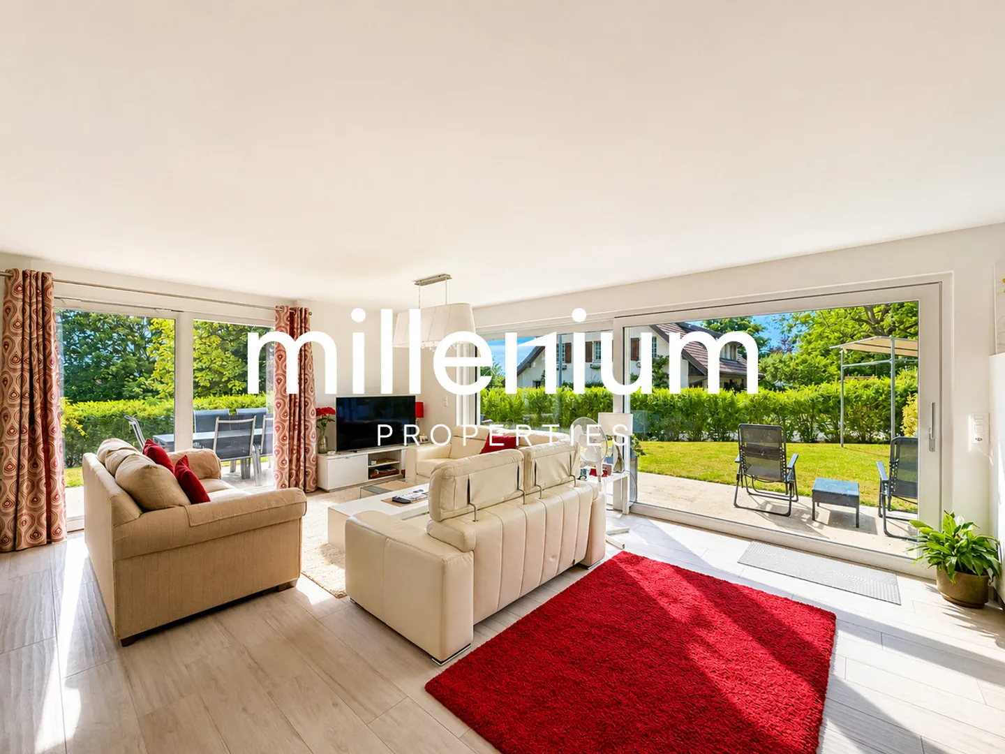 Spacious Family Home with Garden - Photo 3 of 8