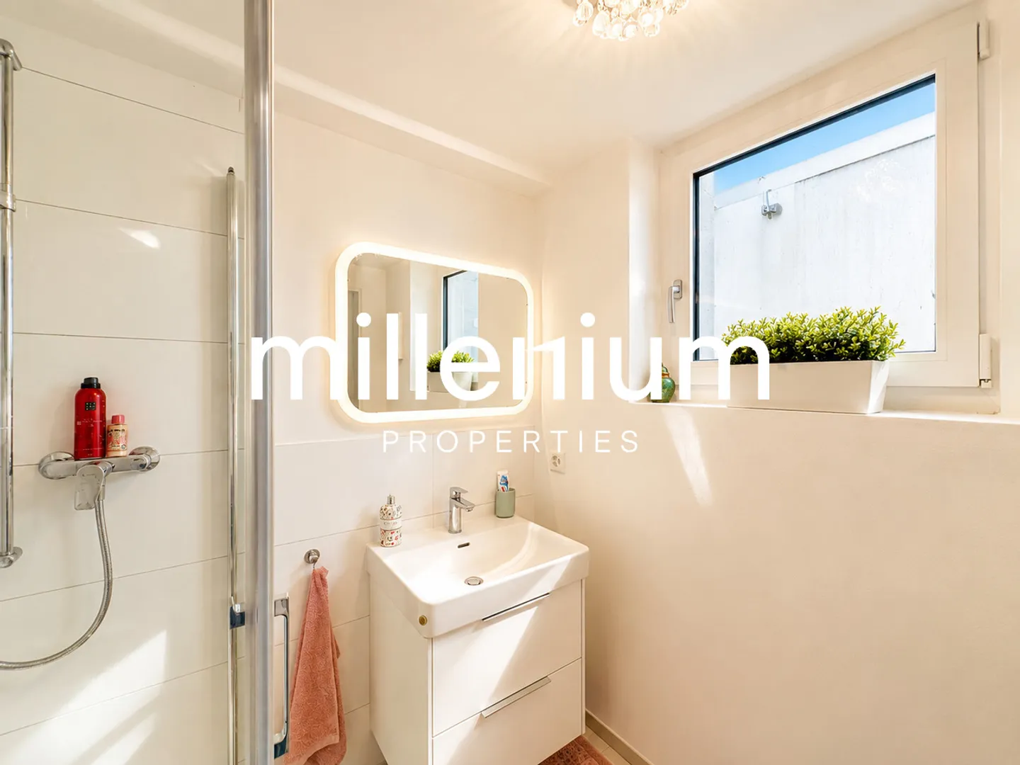 Spacious Family Home with Garden - Photo 7 of 8