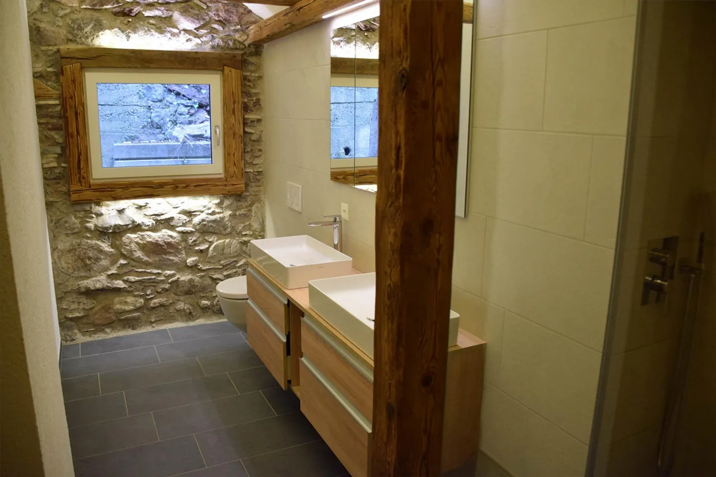 Maison en bois de 3 chambres avec charme spécial et vue sur le lac - Photo 5 sur 8