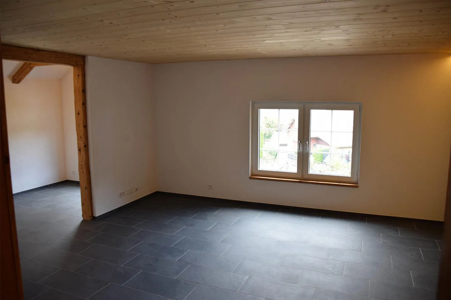 Maison en bois de 3 chambres avec charme spécial et vue sur le lac - Photo 4 sur 8