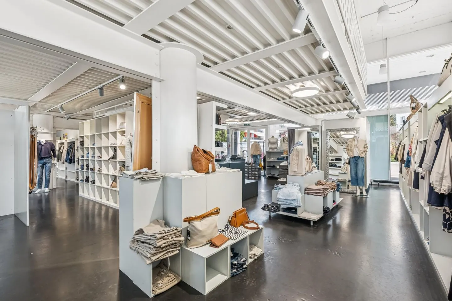 Espace de vente attrayant dans un emplacement central à Willisau - Photo 3 sur 9