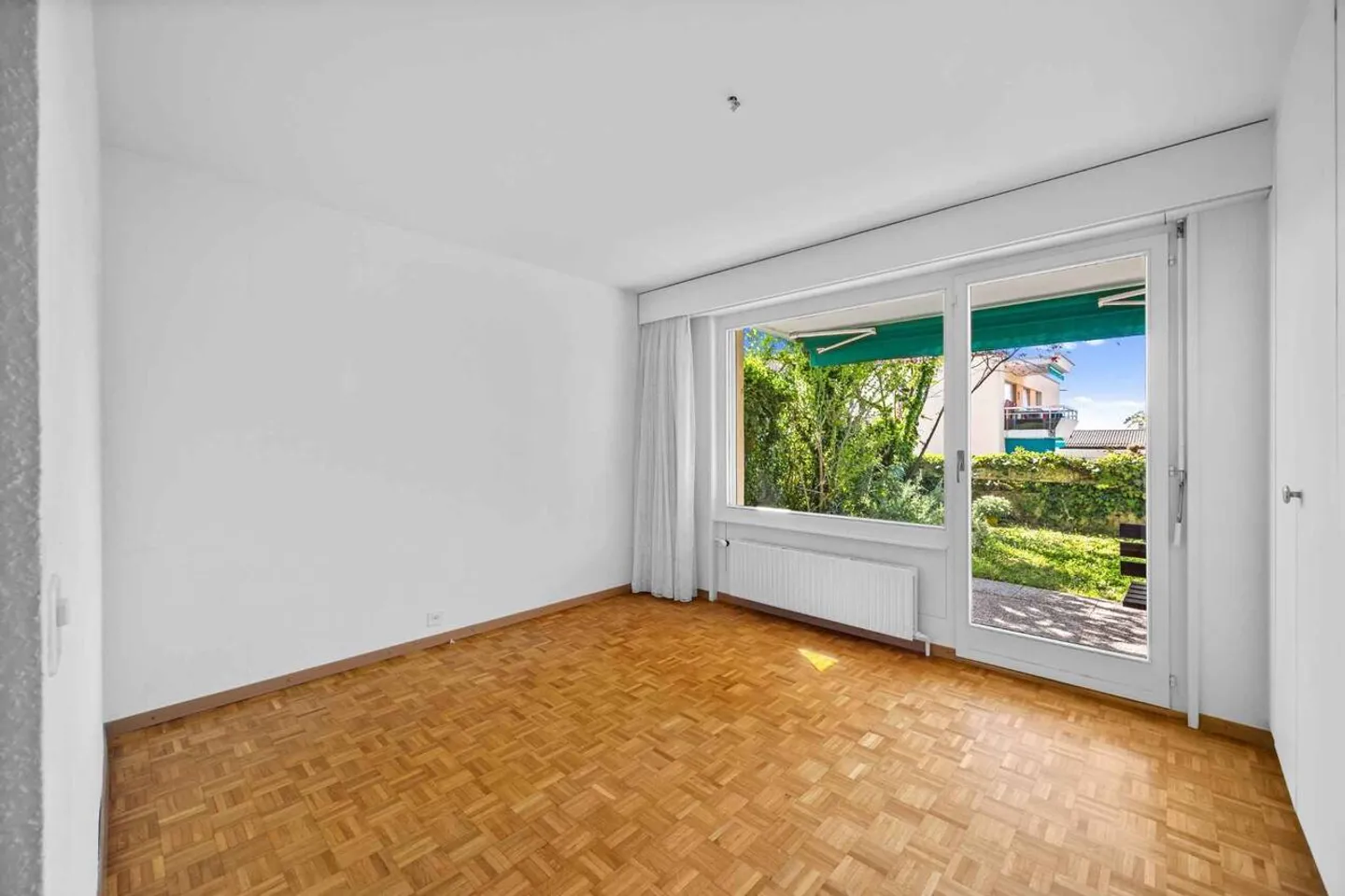 Spacious 4.5-room apartment with garden in Pully - Photo 7 of 11