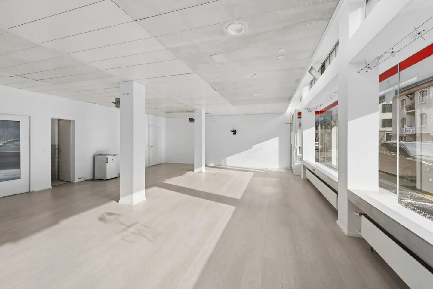 Spazio commerciale o per ufficio centrale con vetrina 134 m² a Baden - Foto 2 di 9