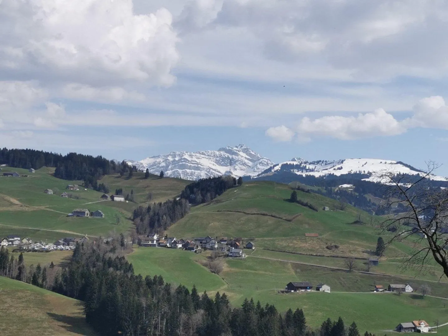 Charmante 4.5-Zimmer-Wohnung mit Bergblick im Neckertal - Foto 2 von 8
