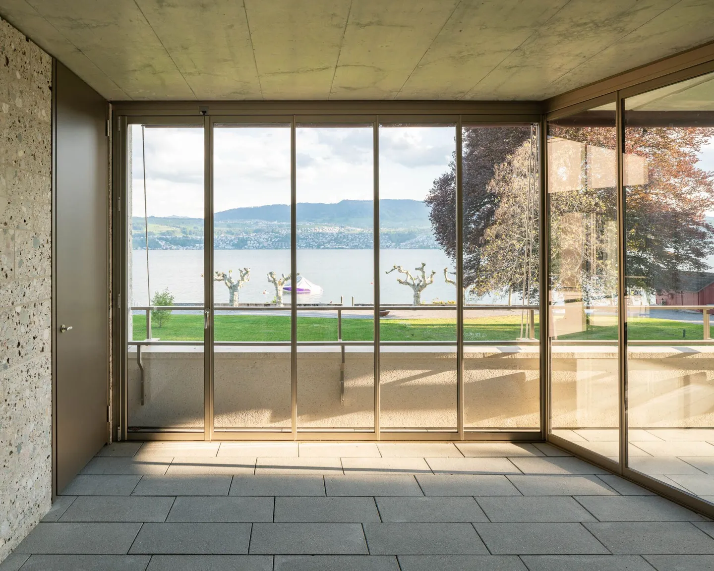 Appartement exclusif avec parc spacieux et accès privé au lac - Photo 5 sur 8