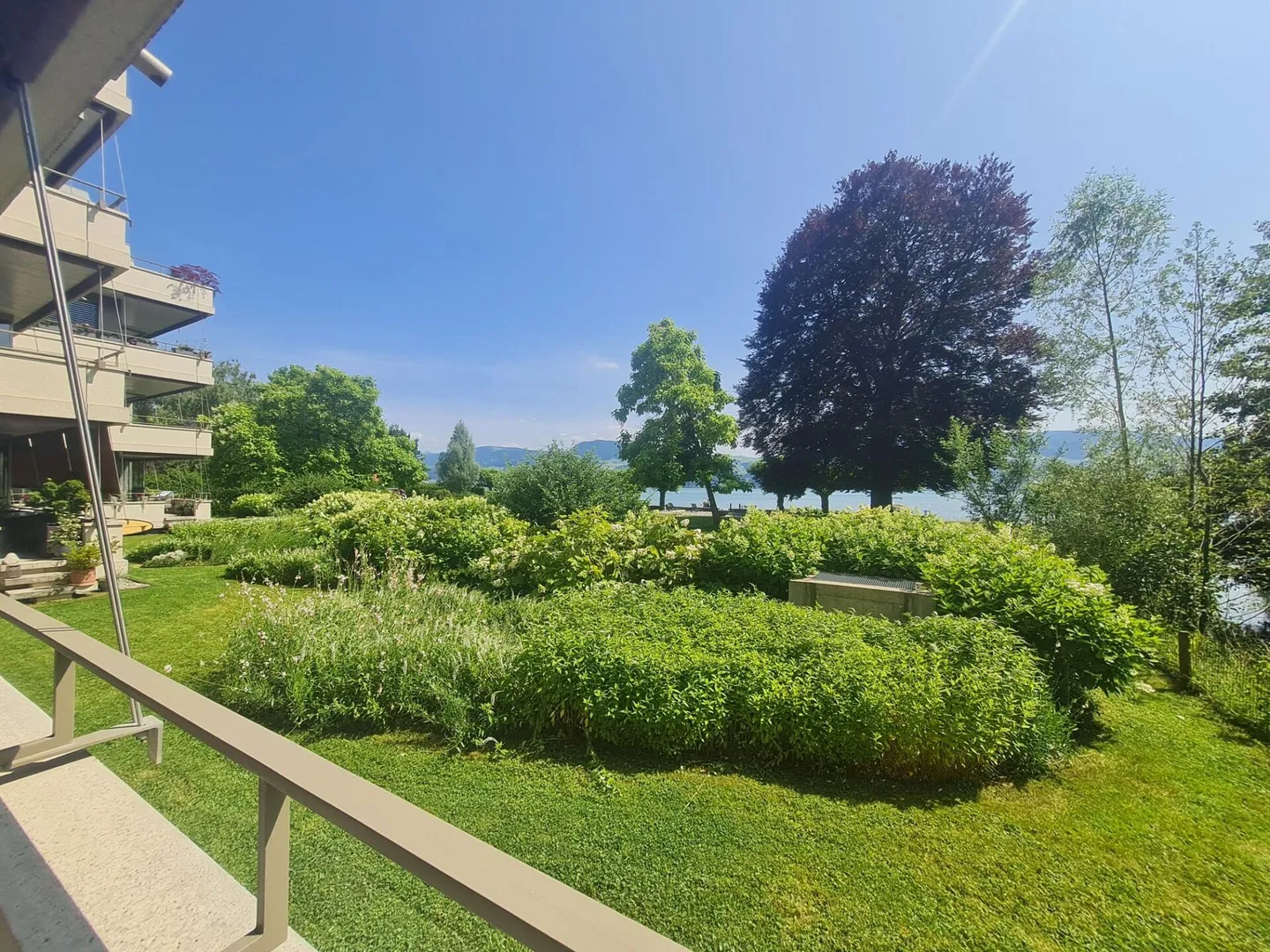 Appartement exclusif avec parc spacieux et accès privé au lac - Photo 6 sur 8