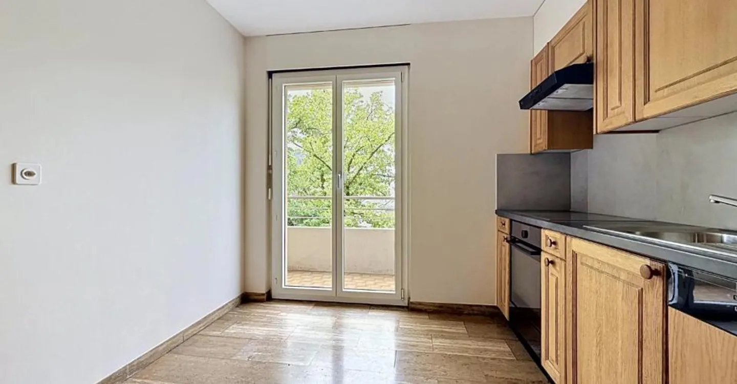 Appartement spacieux avec balcon - Photo 8 sur 13