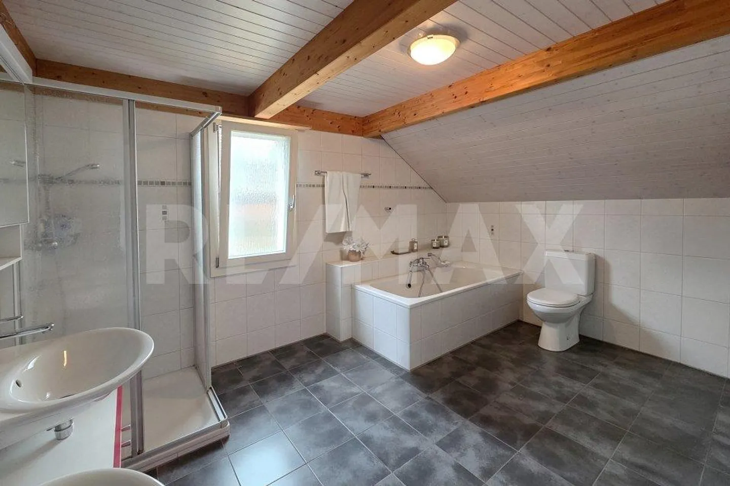 Casa Kämpf indipendente in un quartiere adatto alle famiglie - Foto 8 di 12