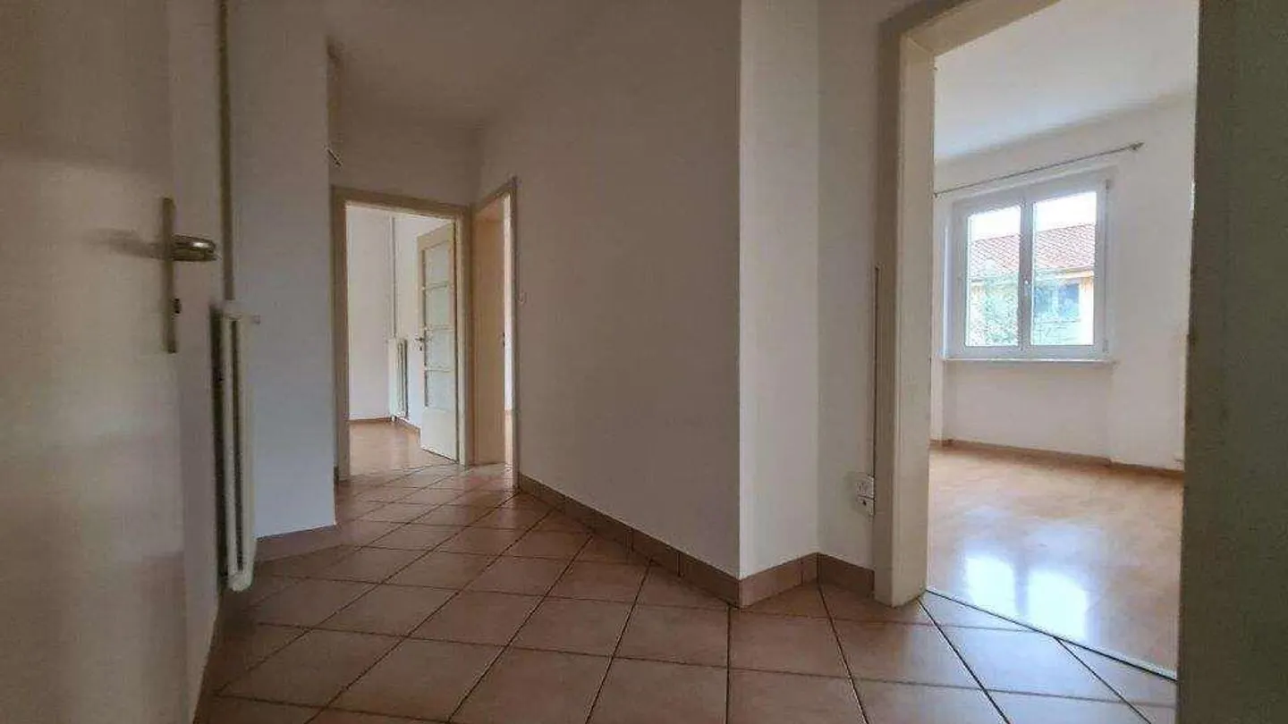 MENDRISIO RANCATE : 4,5 PIÈCES DANS UN QUARTIER CALME ET ENSOLEILLÉ - Photo 2 sur 13