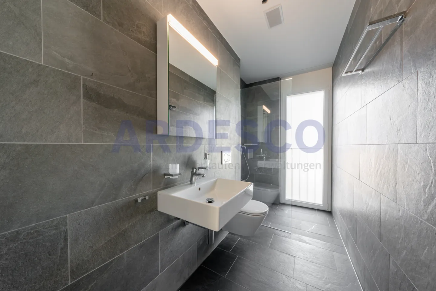 Entrare, meravigliarsi e trasferirsi - Foto 4 di 8