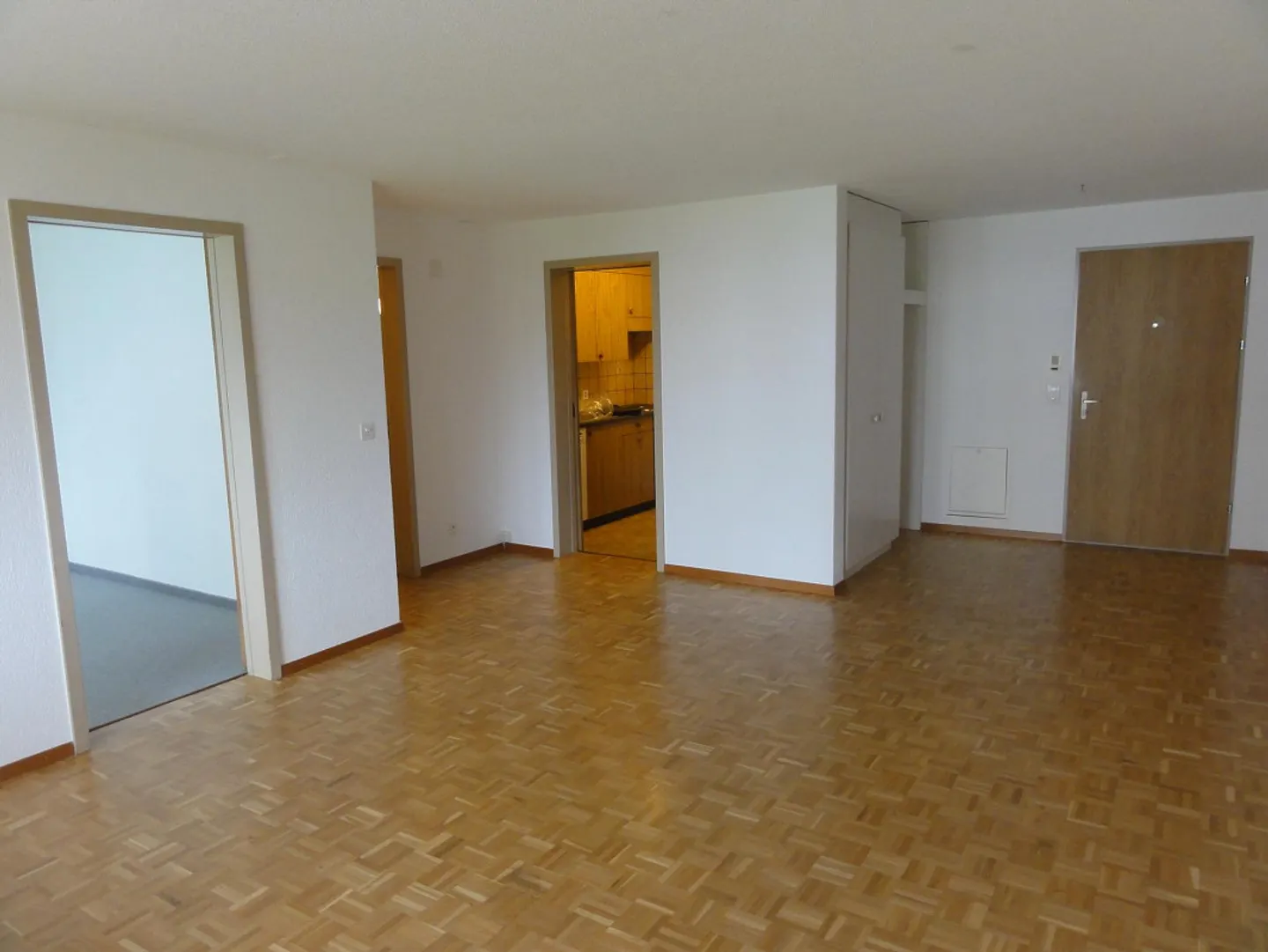 geräumige, helle 2 1/2 Zimmer-Wohnung - Foto 2 di 9