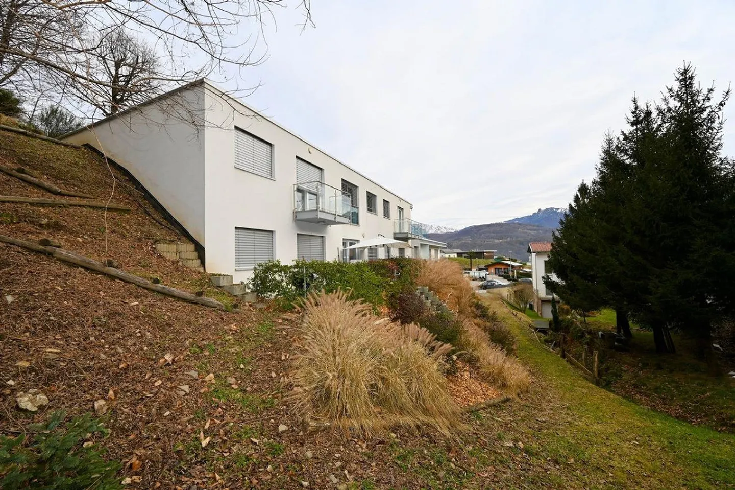Moderne appartement de 2,5 pièces avec jardin à Manno - Photo 2 sur 9