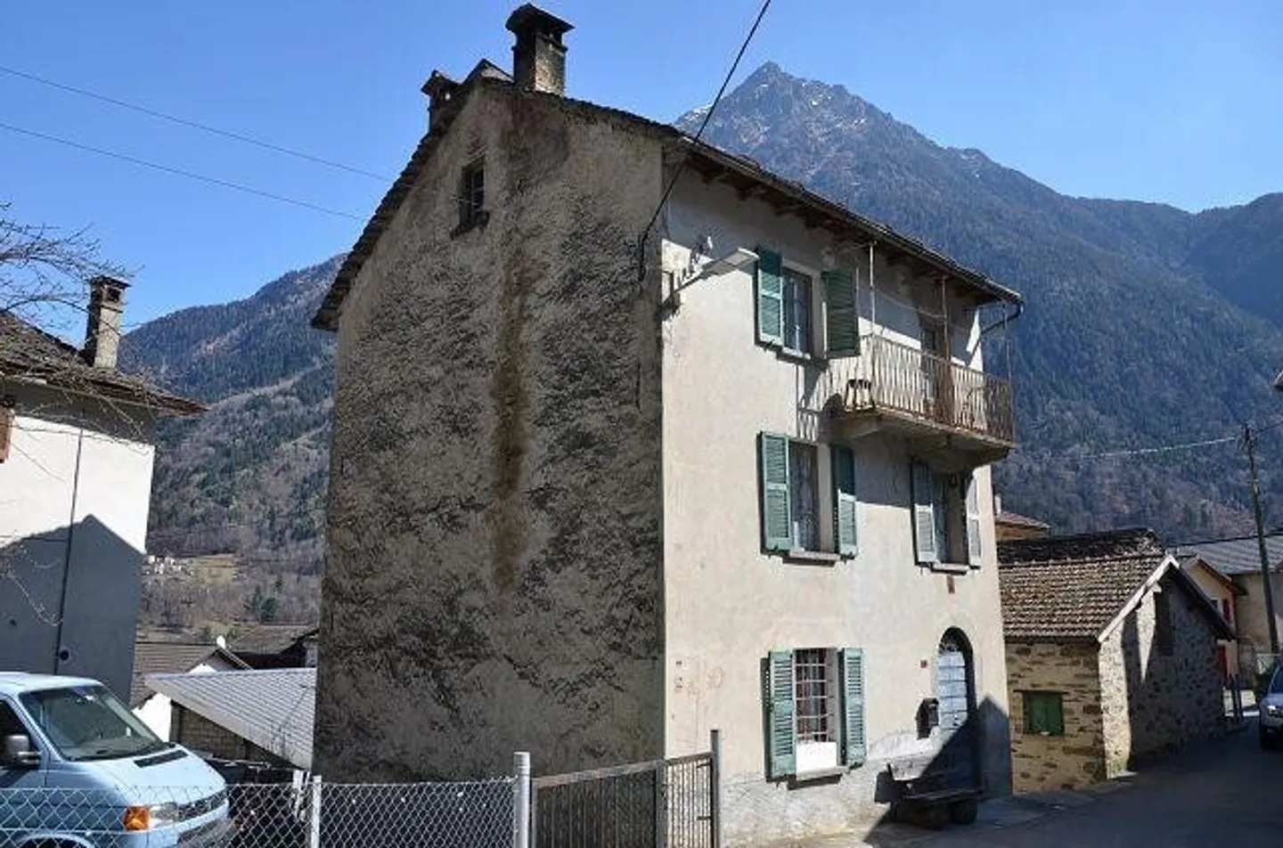 Charming House with Garden - Photo 1 of 13